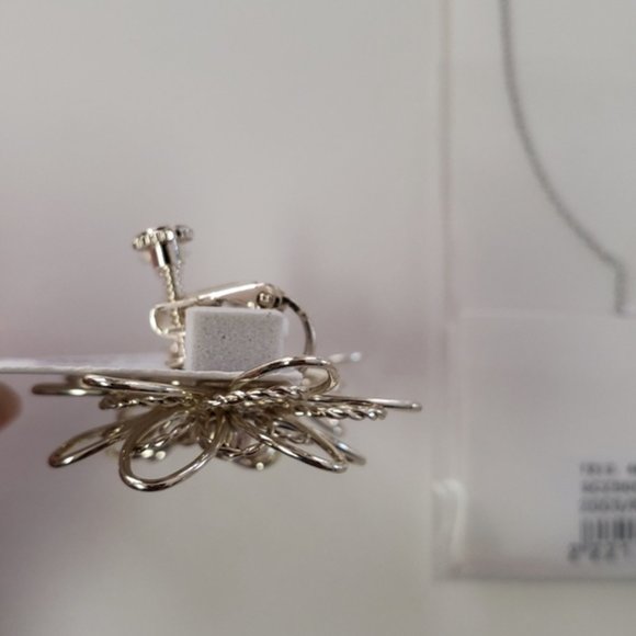 NWT Flower Cutout Earrings Horse Shoe Necklace - Picture 11 of 11